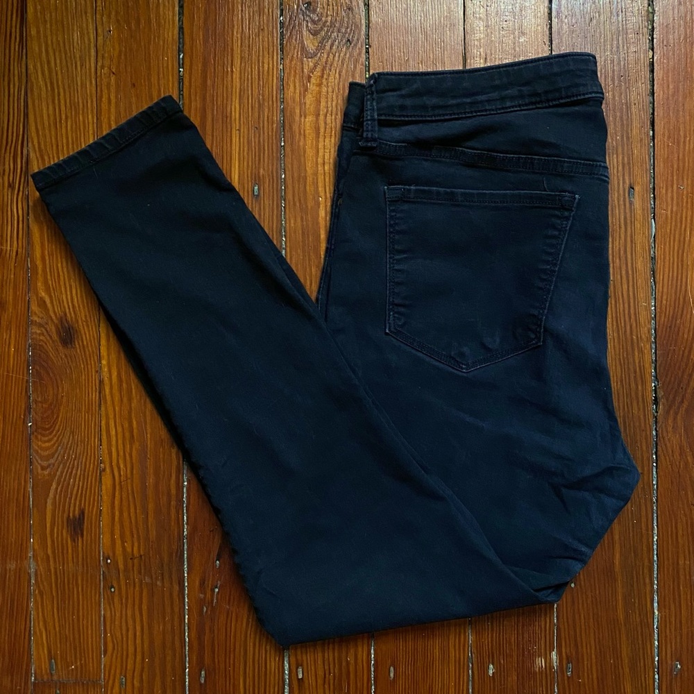 Old Navy • Mid-Rise Black Skinny Jeans (Rockstar)